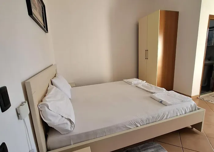 Hotel Sirena Radhimë